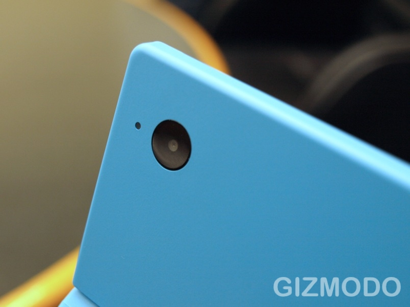 Illustration for article titled Hands On With Nintendo DSi: This Blue Version Looks Downright Electric